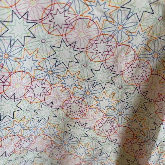 Colorful Star Pattern Scrub Top - Picture 3 of 4